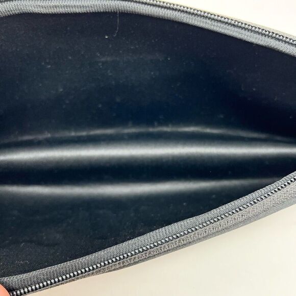 Skims Pouch Bag Women's 13.25"x5" Neoprene Waterproof Travel Toiletry NWT - Picture 7 of 8